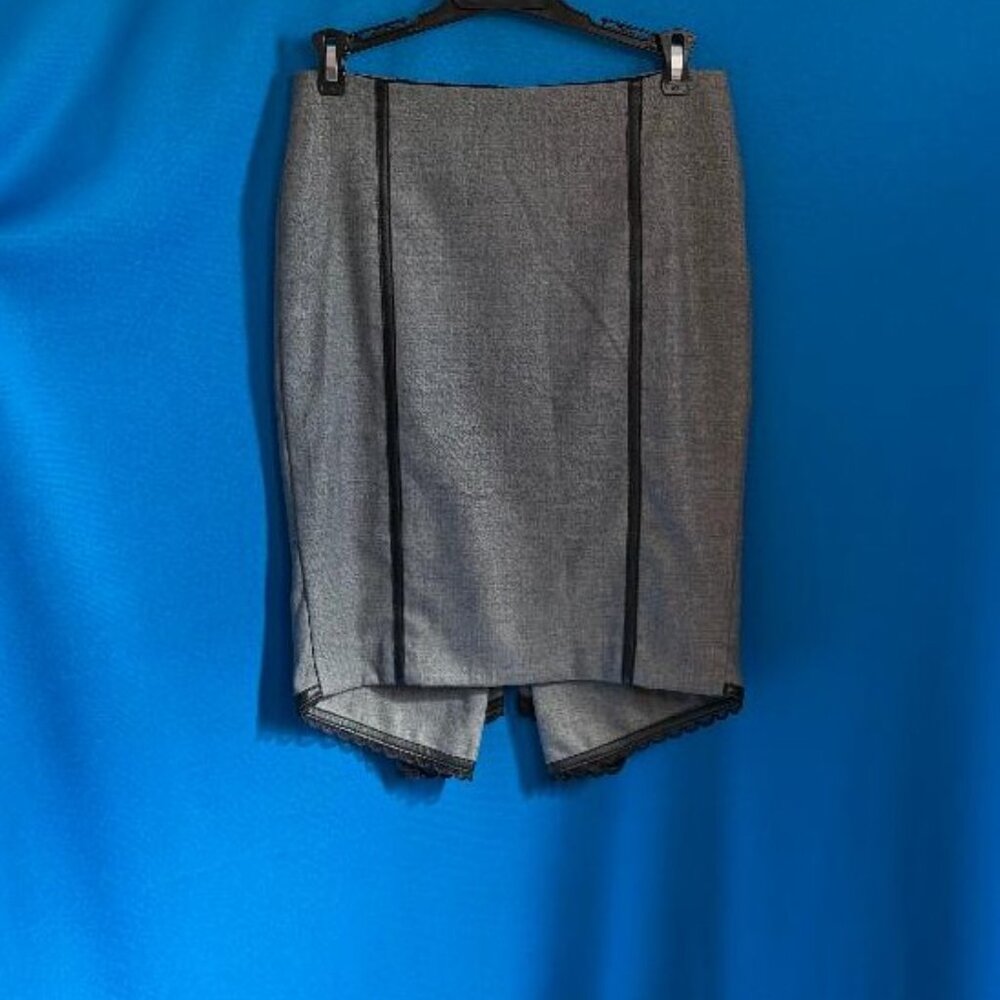 EUC  ABSOLUTELY GORGEOUS & SUPER SEXY BEBE SKIRT WITH A LEATHER / LACE TYPE LOOK